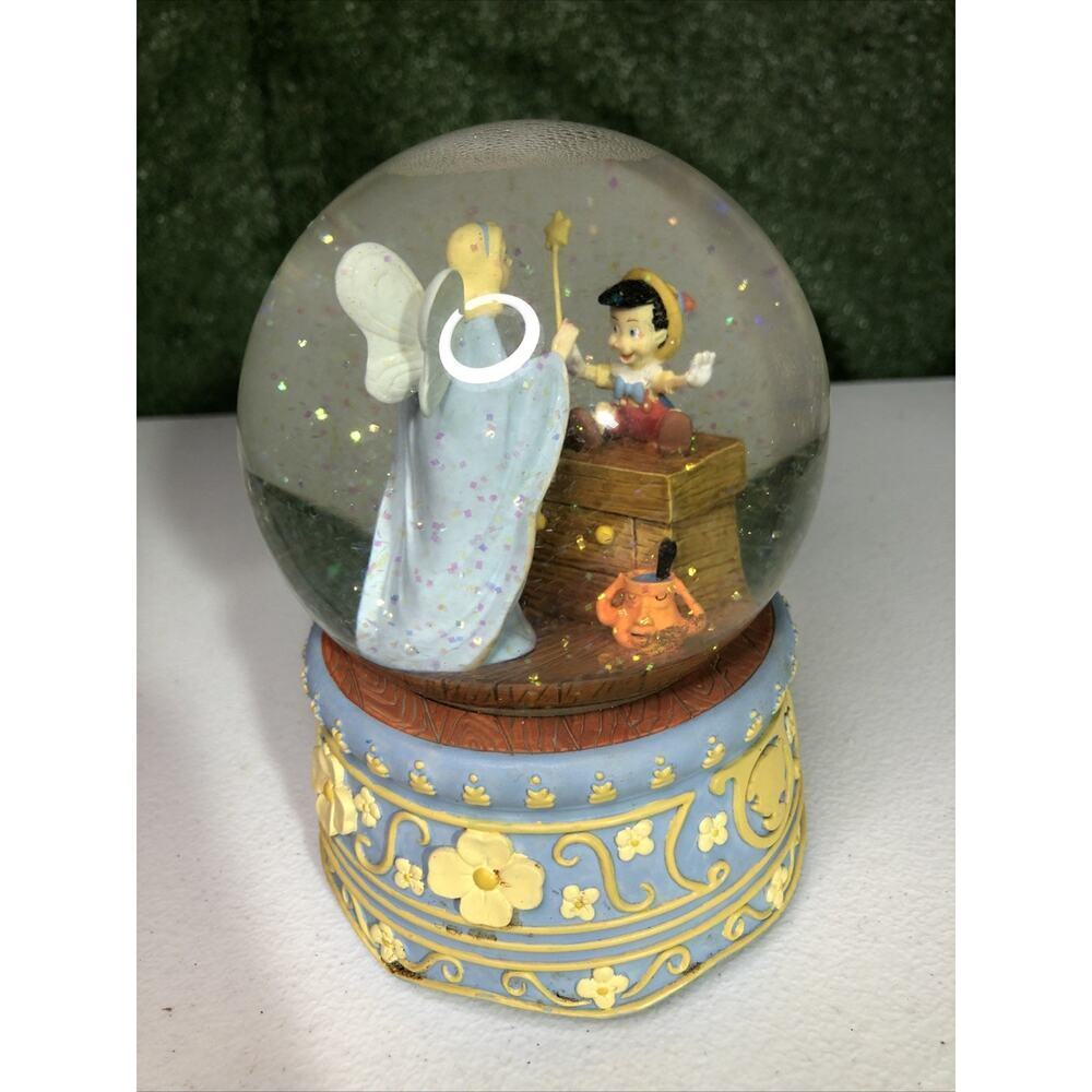 Disney Enesco PINOCCHIO & BLUE FAIRY Musical Snow Globe NO CHIPS 5.5”x4”